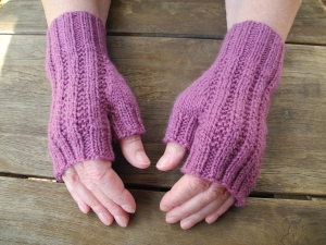 Mittens in 8 ply PDF